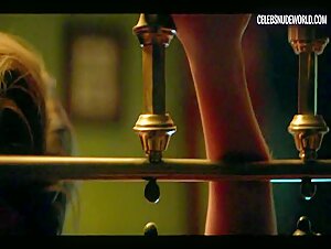 Blanca Suarez Kissing, Narrator scene in Cable Girls (2017-2020) 14