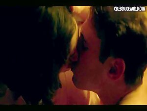 Blanca Suarez Kissing, Man/Woman scene in Cable Girls (2017-2020) 11