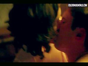Blanca Suarez Kissing, Man/Woman scene in Cable Girls (2017-2020) 12