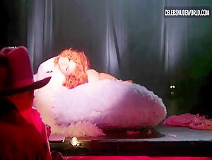 Nicole Fox Butt, Performing scene in Paradise Club (2017)