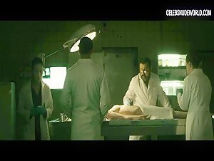 Marta Hernandez Brunette, Nude scene in The Invisible Guardian (2017) 20