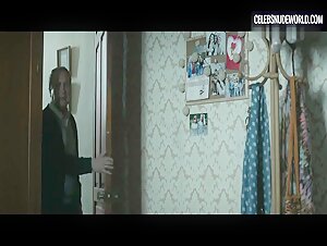 Marta Hernandez Pictures, Sexy scene in The Invisible Guardian (2017) 20