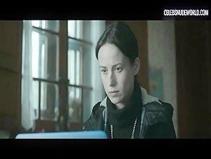 Marta Hernandez Pictures, Sexy scene in The Invisible Guardian (2017) 3