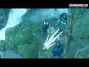 Marta Hernandez Brunette, Breasts scene in The Invisible Guardian (2017) 4