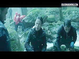 Marta Hernandez Brunette, Breasts scene in The Invisible Guardian (2017) 8