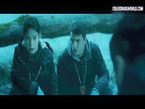 Valeria Salcedo Distant, Brunette scene in The Invisible Guardian (2017) 14