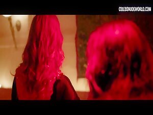 Dorothy Carroll Ukulele, Performance scene in Menorca (2016) 7