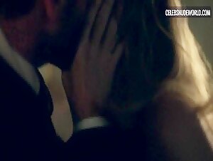 Yvonne Strahovski Sex, Blonde scene in The Handmaid's Tale (2017-2022) 7
