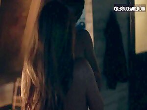 Elisabeth Moss Kissing, Breasts scene in The Handmaid's Tale (2017-2022) 5