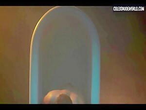 Blanca Suarez Tub, Kissing scene in Cable Girls (2017-2020) 2