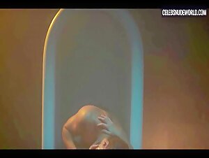 Blanca Suarez Tub, Kissing scene in Cable Girls (2017-2020) 4