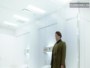 Alexis Bledel Brunette, Bandage scene in The Handmaid's Tale (2017-2022) 9