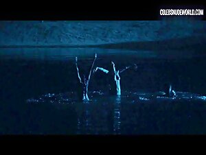 Radhika Apte, Surveen Chawla, Tannishtha Chatterjee Splashing, Nighttime scene in Parched (2016) 15