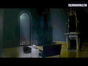 Jena Malone Shadowy, Distant scene in The Neon Demon (2016) 8
