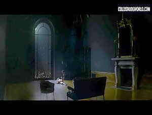 Jena Malone Shadowy, Distant scene in The Neon Demon (2016) 9
