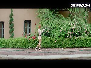 Jena Malone Toppless, Hose scene in The Neon Demon (2016) 2