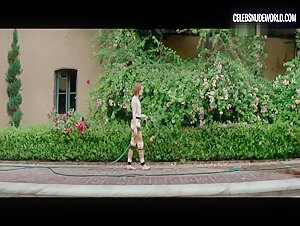 Jena Malone Toppless, Hose scene in The Neon Demon (2016) 3
