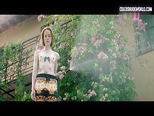 Jena Malone Toppless, Hose scene in The Neon Demon (2016) 8