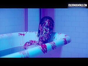 Jena Malone, Bella Heathcote, Abbey Lee Shower, Bathtub scene in The Neon Demon (2016) 11