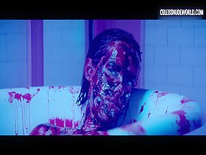 Jena Malone, Bella Heathcote, Abbey Lee Shower, Bathtub scene in The Neon Demon (2016) 4