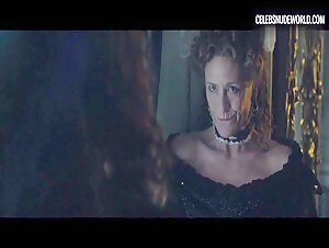Marina Bouras Flashing, Bush scene in Satisfaction 1720 (2016) 16