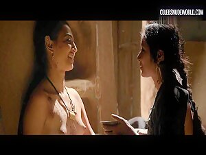 Radhika Apte Tattoos scene in Parched (2016) 11