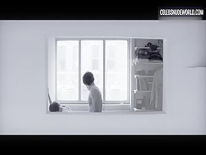 Alexia Rasmussen Window, Smartphone scene in Creative Control (2016) 18