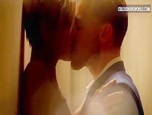 Elizabeth Debicki Kissing, Moaning scene in The Night Manager (2016) 4