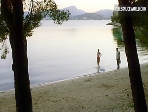 Elizabeth Debicki Water, Blonde scene in The Night Manager (2016) 10