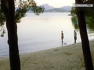 Elizabeth Debicki Water, Blonde scene in The Night Manager (2016) 11