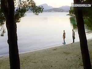 Elizabeth Debicki Water, Blonde scene in The Night Manager (2016) 6