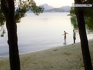 Elizabeth Debicki Water, Blonde scene in The Night Manager (2016) 8