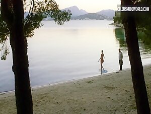 Elizabeth Debicki Water, Blonde scene in The Night Manager (2016) 9