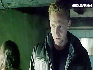 Beth Walker Sex, Sexy scene in The Night Manager (2016) 6