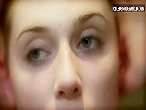 Elizabeth Debicki Vanity, Mirror scene in The Night Manager (2016) 1