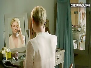 Elizabeth Debicki Vanity, Mirror scene in The Night Manager (2016) 14
