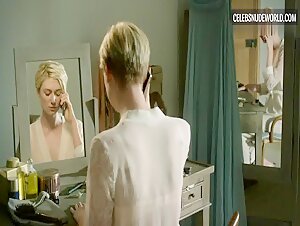 Elizabeth Debicki Vanity, Mirror scene in The Night Manager (2016) 15