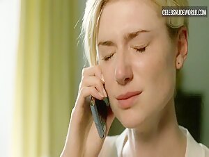 Elizabeth Debicki Vanity, Mirror scene in The Night Manager (2016) 19