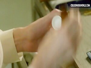 Elizabeth Debicki Vanity, Mirror scene in The Night Manager (2016) 20
