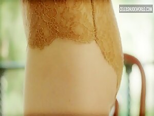 Elizabeth Debicki Vanity, Mirror scene in The Night Manager (2016) 7