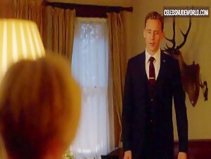 Elizabeth Debicki Night, Walking scene in The Night Manager (2016) 10