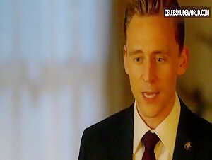 Elizabeth Debicki Night, Walking scene in The Night Manager (2016) 15