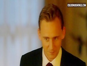Elizabeth Debicki Night, Walking scene in The Night Manager (2016) 16