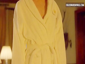 Elizabeth Debicki Night, Walking scene in The Night Manager (2016) 3