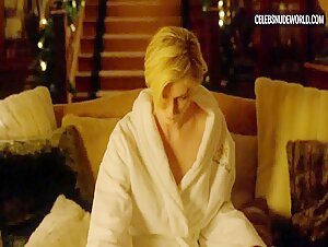 Elizabeth Debicki Night, Walking scene in The Night Manager (2016) 7