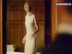 Elizabeth Debicki Underwear, Undressing scene in The Night Manager (2016) 1