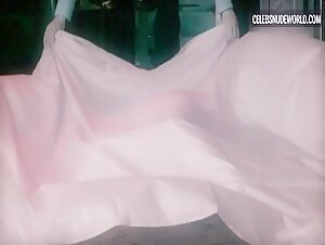 Elizabeth Debicki Underwear, Undressing scene in The Night Manager (2016) 10