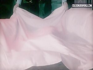 Elizabeth Debicki Underwear, Undressing scene in The Night Manager (2016) 13