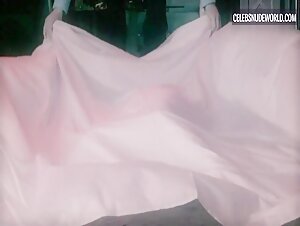 Elizabeth Debicki Underwear, Undressing scene in The Night Manager (2016) 14