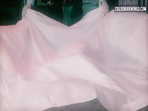 Elizabeth Debicki Underwear, Undressing scene in The Night Manager (2016) 15